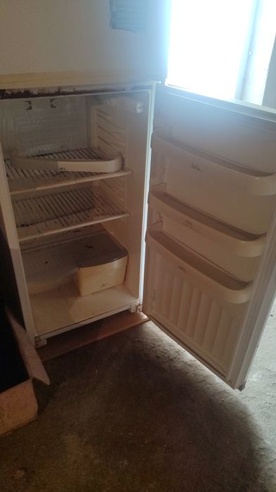 Холодилник сотилади