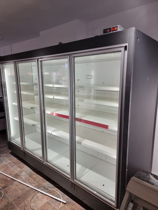 VITRINE frigorifice verticale, de mezeluri, etc