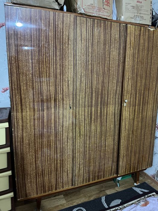 Шкаф из ссср прочный вместительный