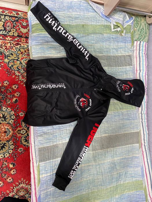 Продам спортивный костюм