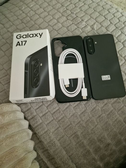 Samsung galaxy a17     128gb.     4gb ram