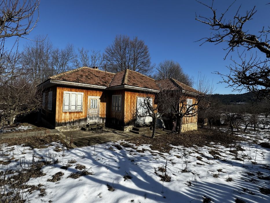 Vând casă la țară