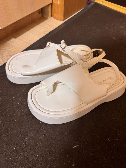 Продам женскую обувь