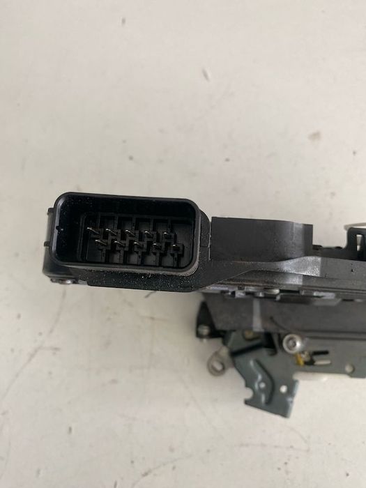 Broasca incuietoare usa stanga fata RHD VOLVO S80 2007 30784482 31416677
