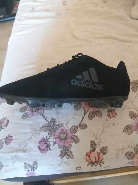 Футболни обувки тип бутонки