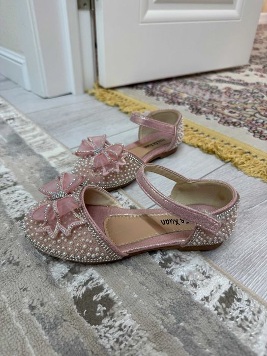 туфельки на девочку ,розовые с бусинками