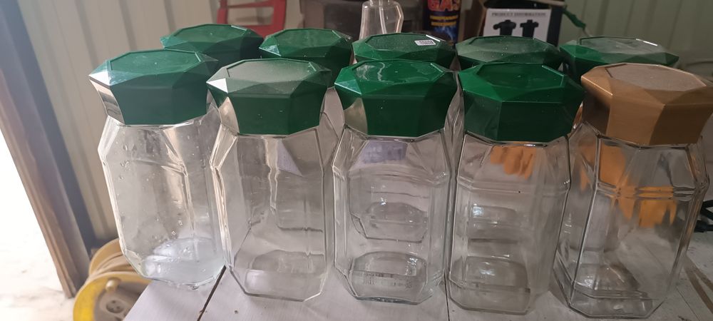 Банки из под кофе, можно под крупы и т.п