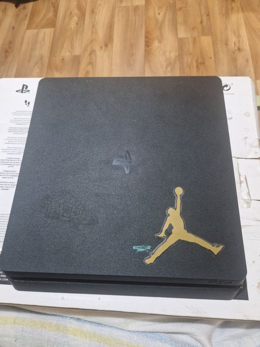 Vand  ps 4 pentru piese