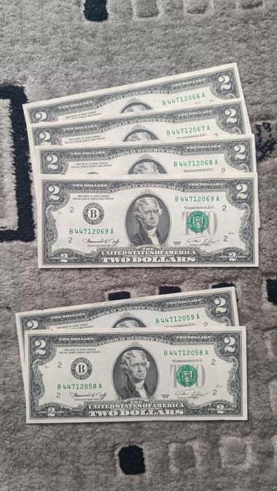 Двухдоллоровые купюры