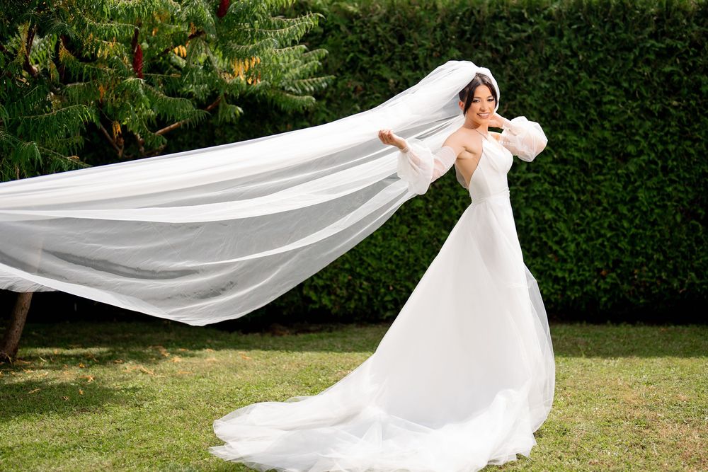 Vând rochie de mireasă elegantă, rafinată și modernă!