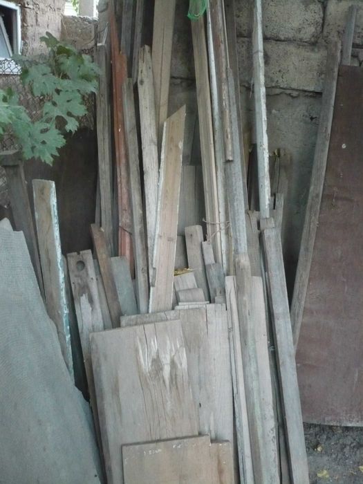 Дрова: Старые деревянные доски, рейки, балки, всё за  - 3000 тг.