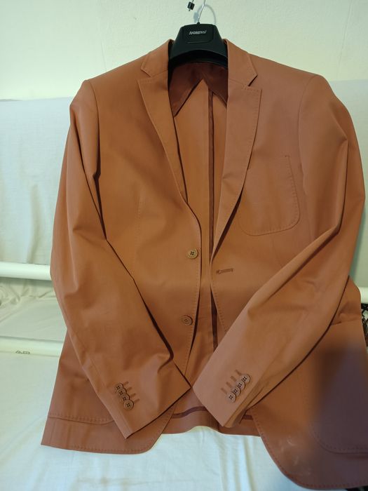 Продавам мъжко сако.