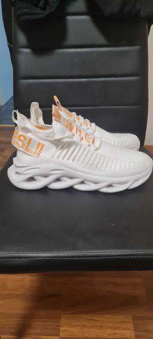 Продавам   обувки