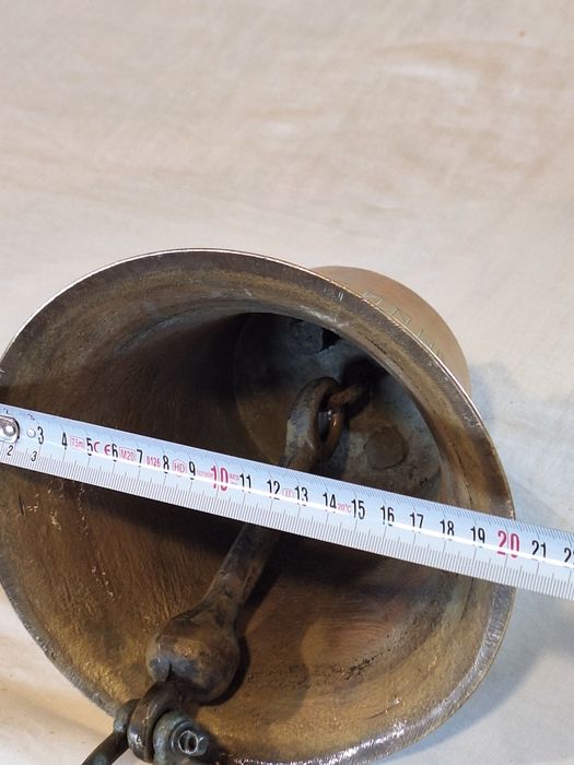 Огромни корабни камбани