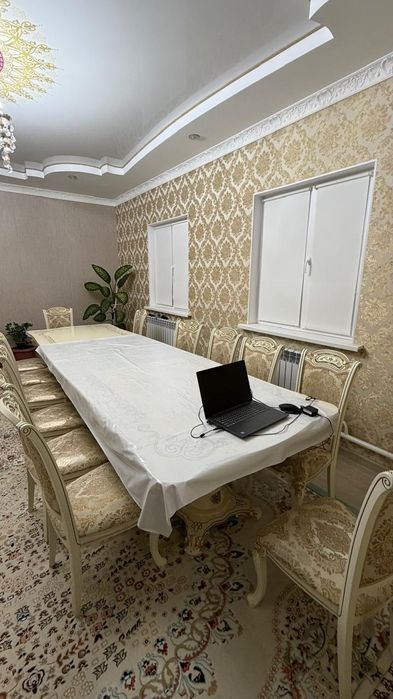 Стол со стульями