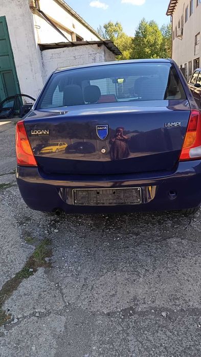 Dezmembrez Dacia Logan din 2006 cap-1598 benzina