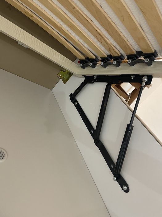 *НАМАЛЕНИ* Повдигащ механизъм и 2 дъна за спалня 180/200