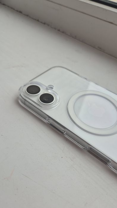 iPhone 17  white