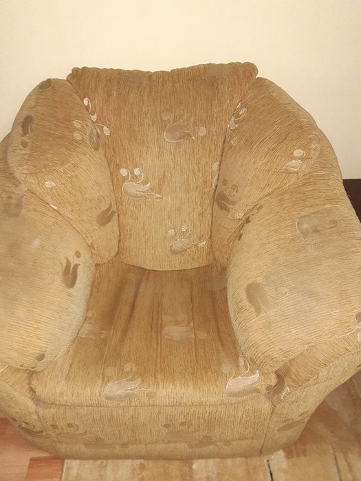 Vând canapea împreună cu 2 fotolii