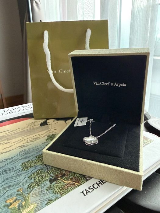 Сребърно колие Van Cleef & Arpels (бял седеф)