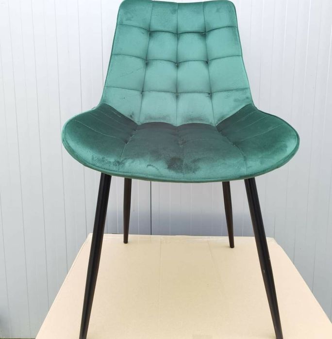 Scaune dining, tapițate și picioare metalice