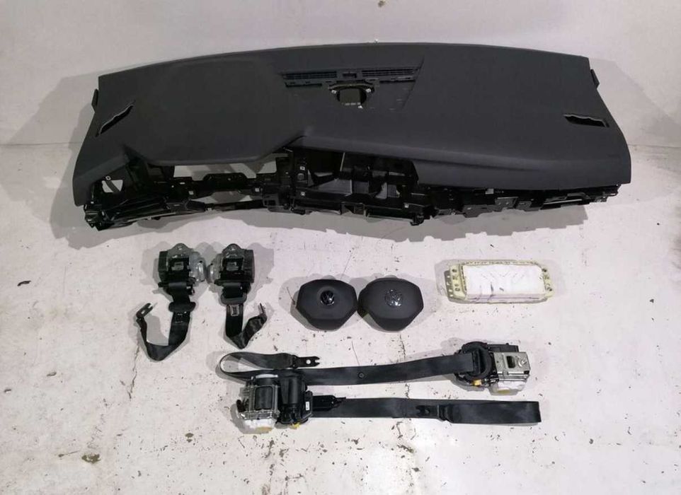 Арматурно табло колани airbag VW Golf VIII 8