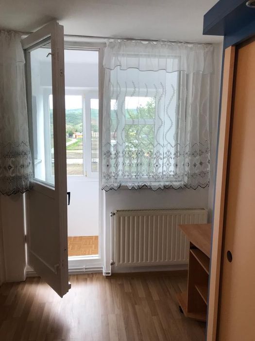 Garsoniera de inchiriat Tirnāveni