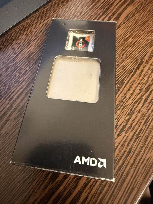 Ryzen 7 3700X box, complet, cooler wraith prism nou