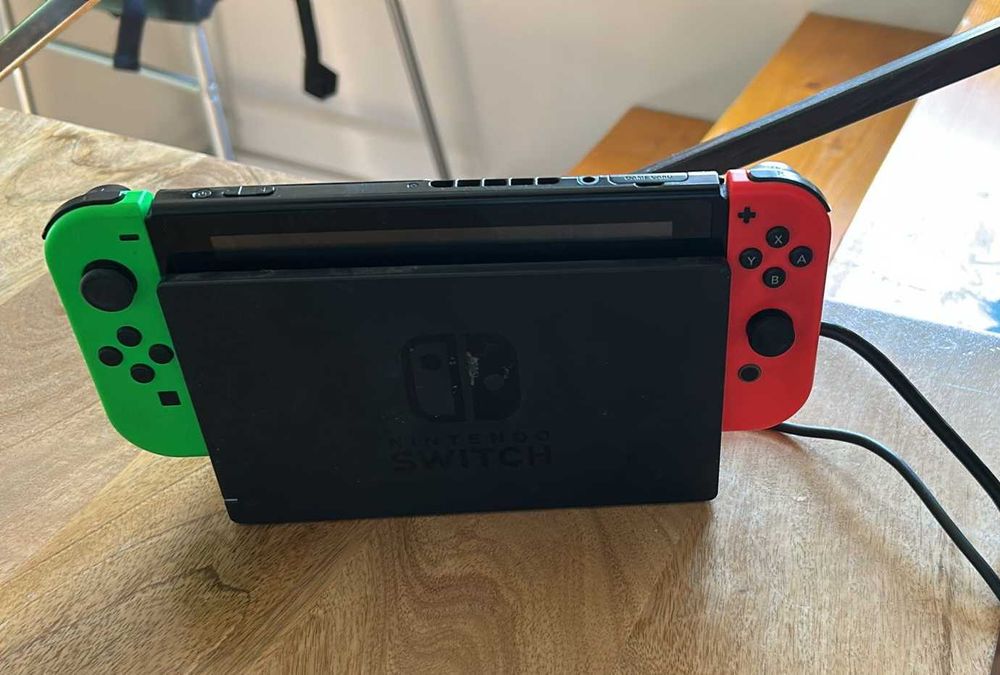Vand Nintendo Switch / incarcator si jocuri instalate