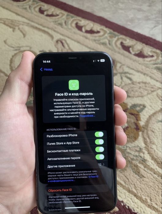 Продам айфон 11