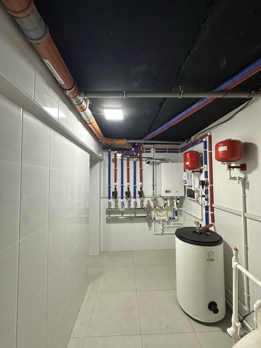 Евро уй  сотилади учкахрамон гулистон