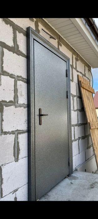 Металлические двери.