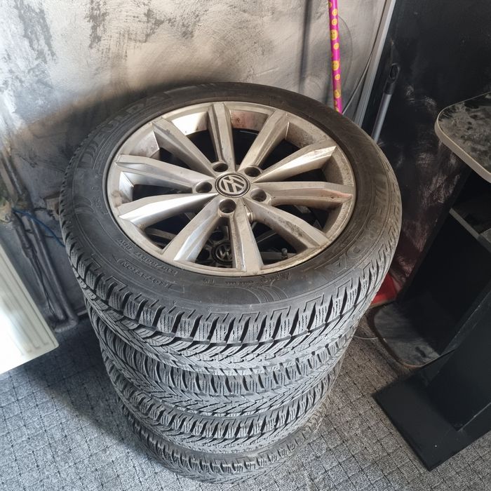 Jante r 17  b 8 originale vw  echipate cu cauciucuri de iarna