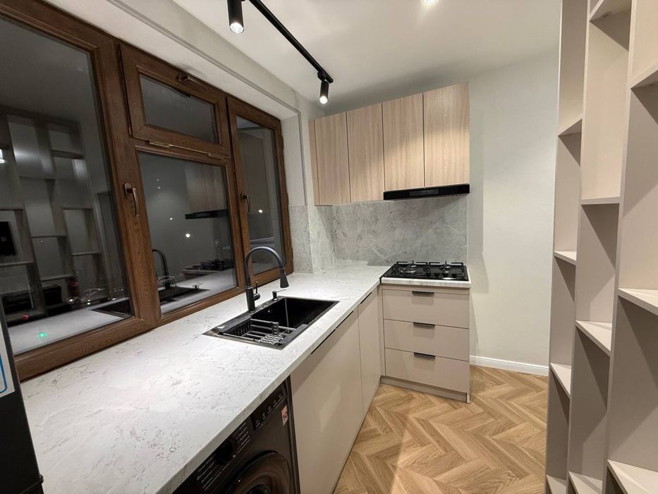 Шота Руставели 1/3/5 кирпич ЕВРО мебель+техника Срочно 30квм