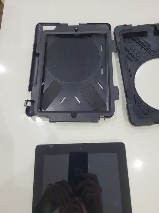 iPAD Apple și husa protecție