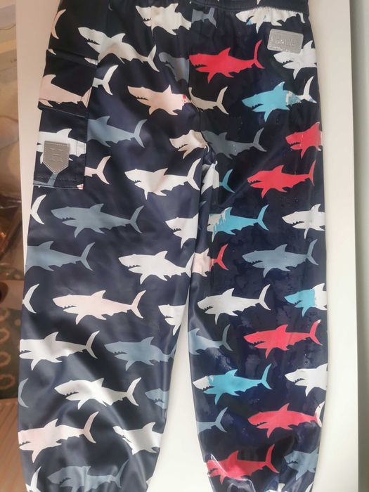 Hatley Sharks cizme ploaie + costum culori schimbătoare (copii 4 ani)