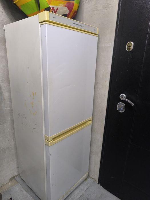 Продам холодильник