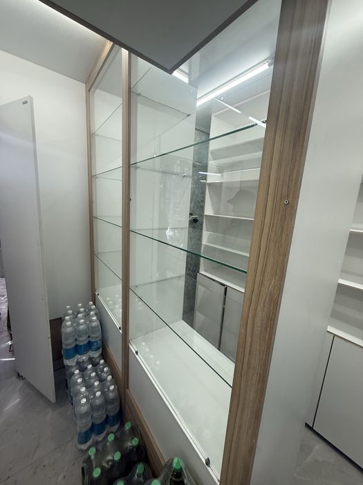 Продам готовую витринную мебель для аптеки
