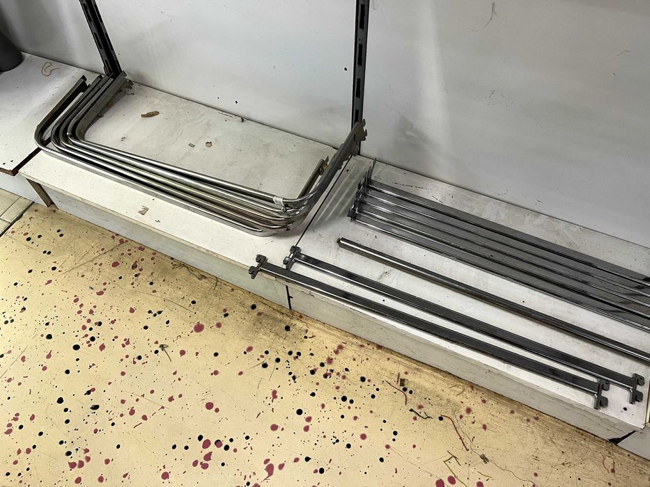 Оборудване магазин за дрехи - торсове, закачалки, тръби и куки