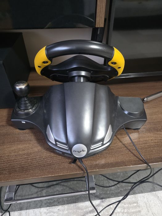 Vand volan gaming Myria MG7400. Pret negociabil.