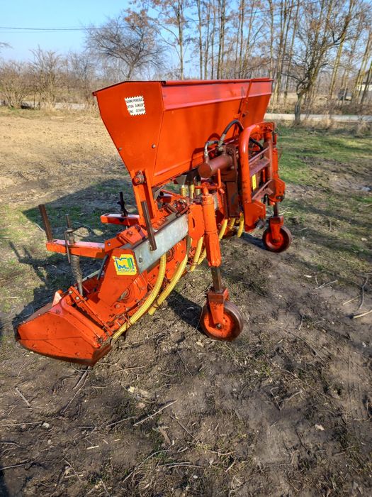 Prasitoare cu freza si ferilizator