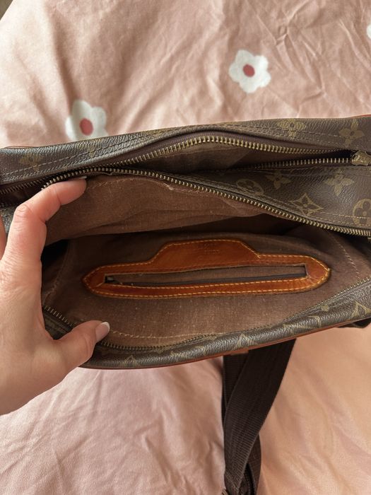 Poseta piele purtata apoi dusa la curatat