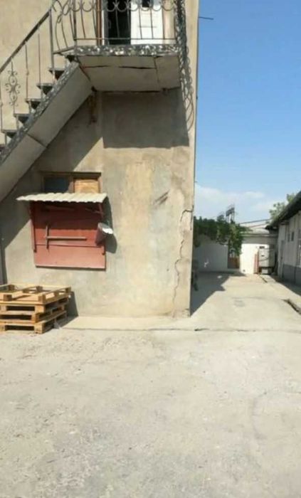 Продаётся 2 200 м² производственная база.