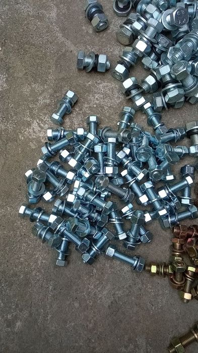 Продам 130 кг болты и гайки