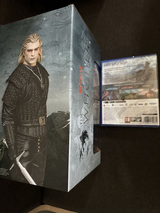 The Witcher комплект - PS5 игра + официална Dark Horse статуетка!
