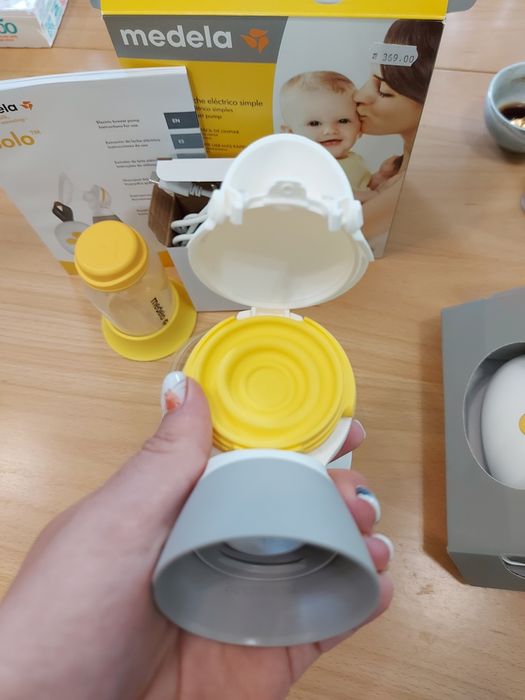 Двуфазна електрическа помпа за кърма Medela Solo + подарък