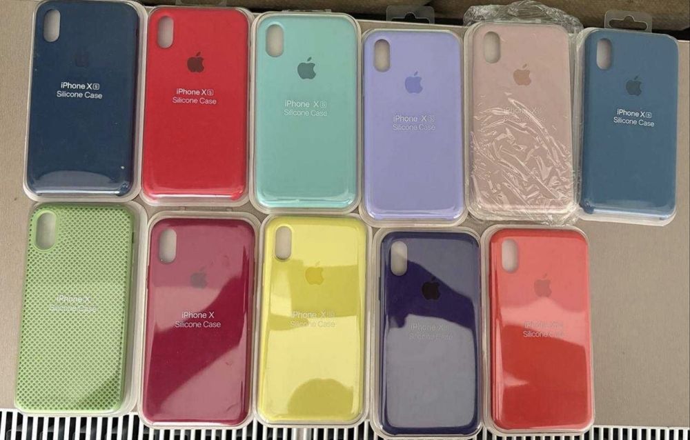 Huse iPhone Noi Sigilate