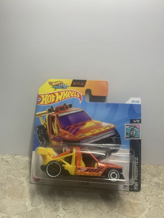Машинки колекционные Hot Wheels