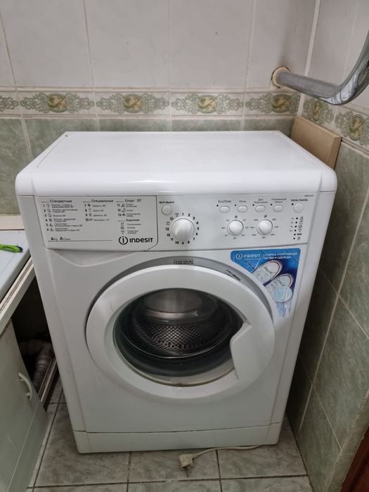 Стиральная машина Indesit белый