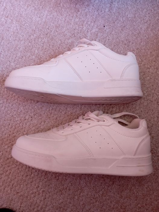 Продавам нови маратонки